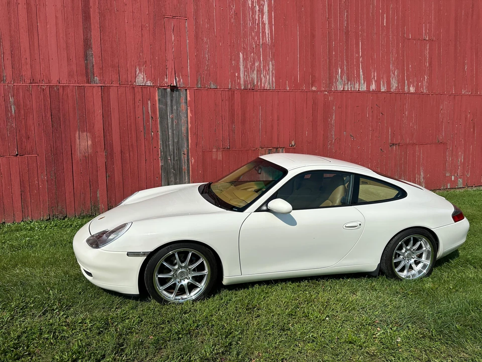 2001 Porsche 996 Carrera - Image 12 of 31