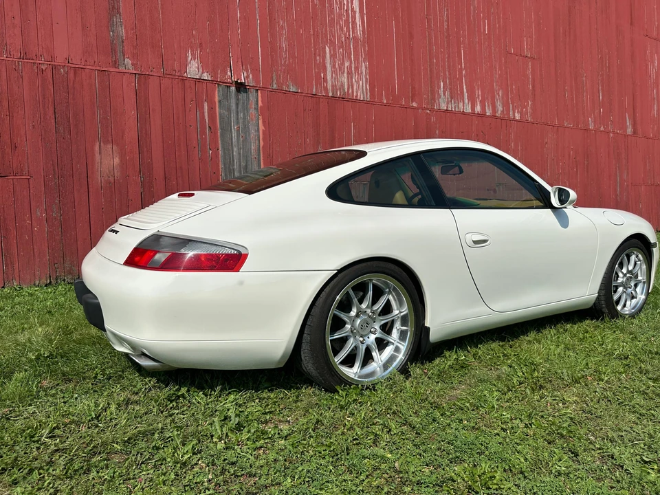 2001 Porsche 996 Carrera - Image 25 of 31