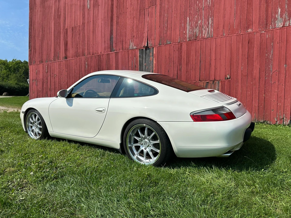 2001 Porsche 996 Carrera - Image 16 of 31