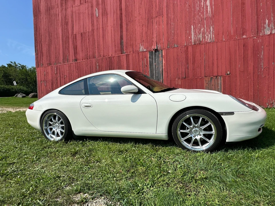 2001 Porsche 996 Carrera - Image 28 of 31