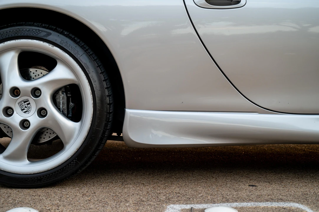 2001 Porsche 996 Carrera - Image 22 of 31