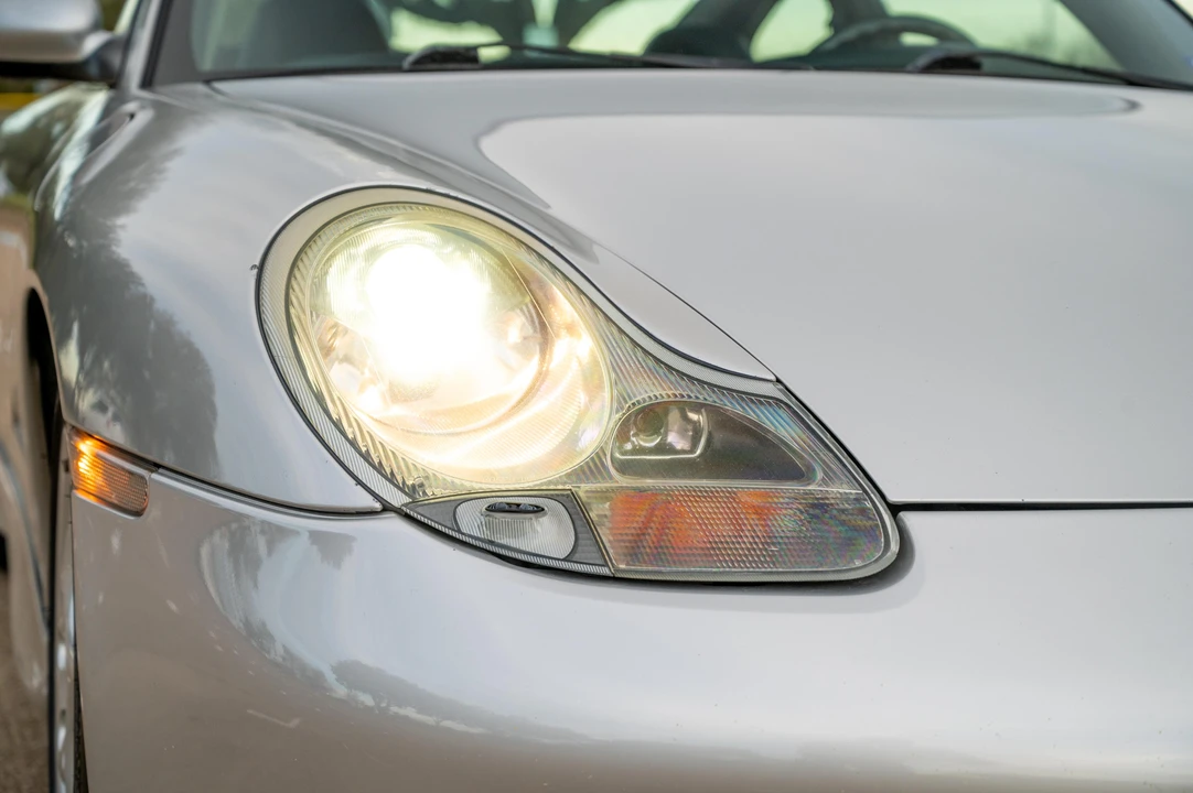 2001 Porsche 996 Carrera - Image 11 of 31
