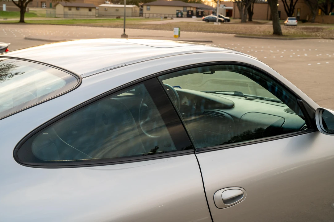 2001 Porsche 996 Carrera - Image 21 of 31