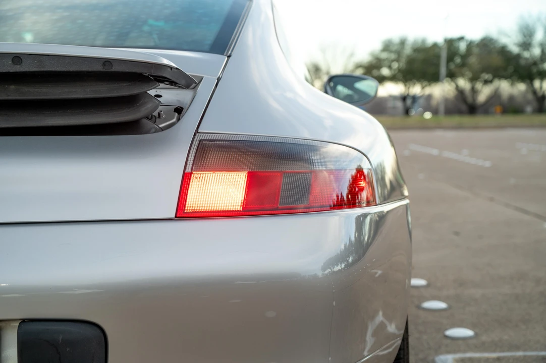 2001 Porsche 996 Carrera - Image 19 of 31