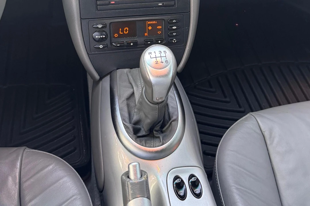 2001 Porsche 996 Carrera - Image 27 of 31
