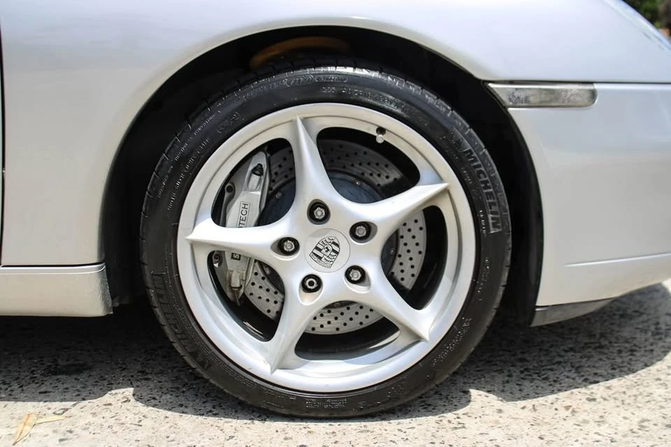 2001 Porsche 996 Carrera - Image 9 of 20