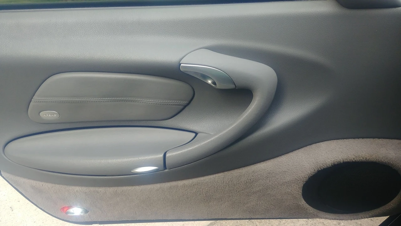2001 Porsche 996 Carrera - Image 13 of 24