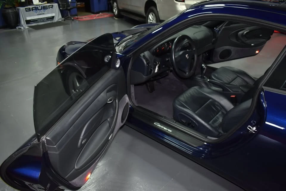2001 Porsche 996 Carrera - Image 9 of 20