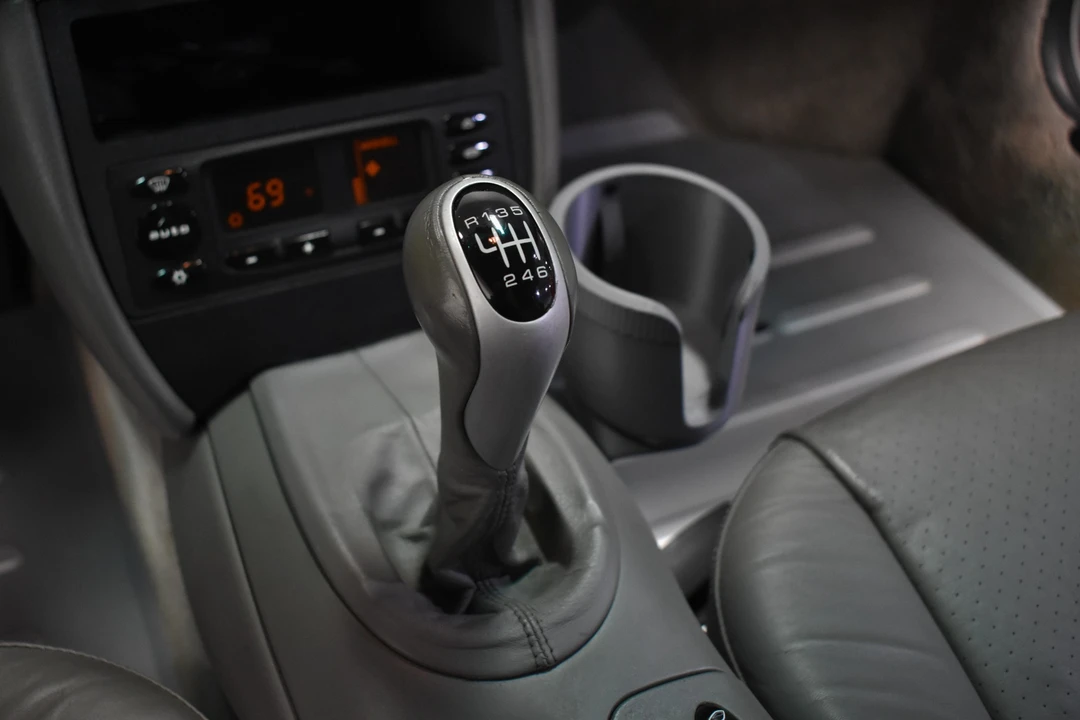 2001 Porsche 996 Carrera - Image 16 of 25