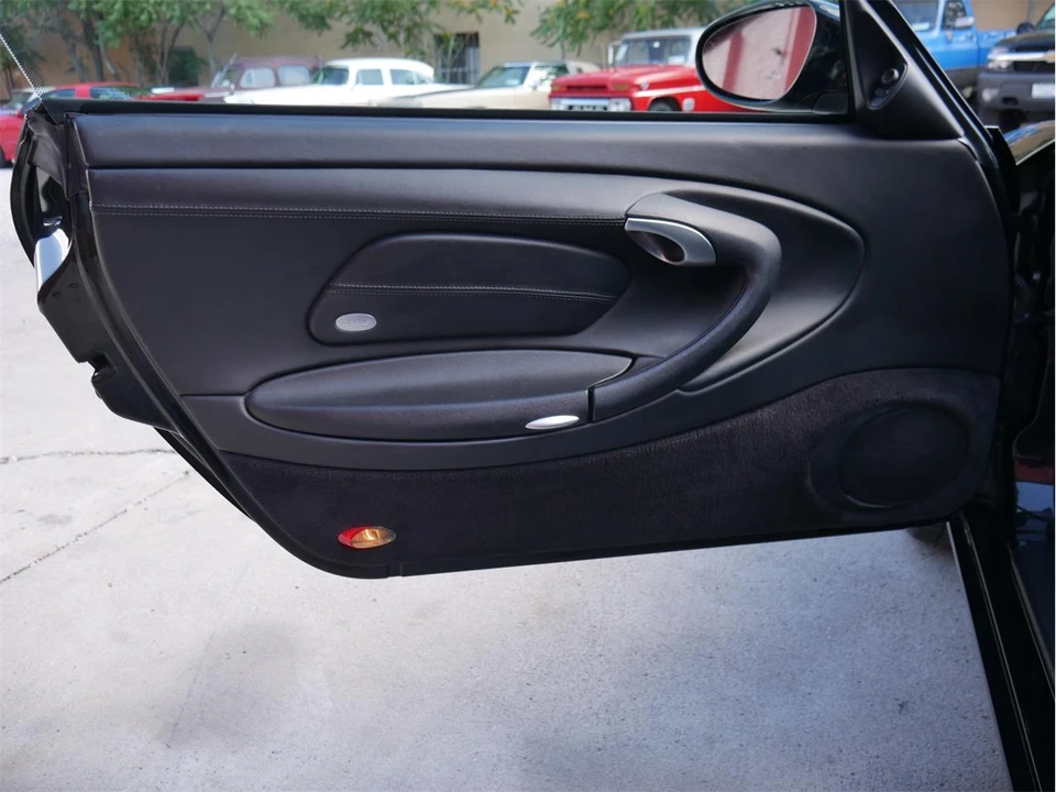 2001 Porsche 996 Carrera - Image 24 of 31