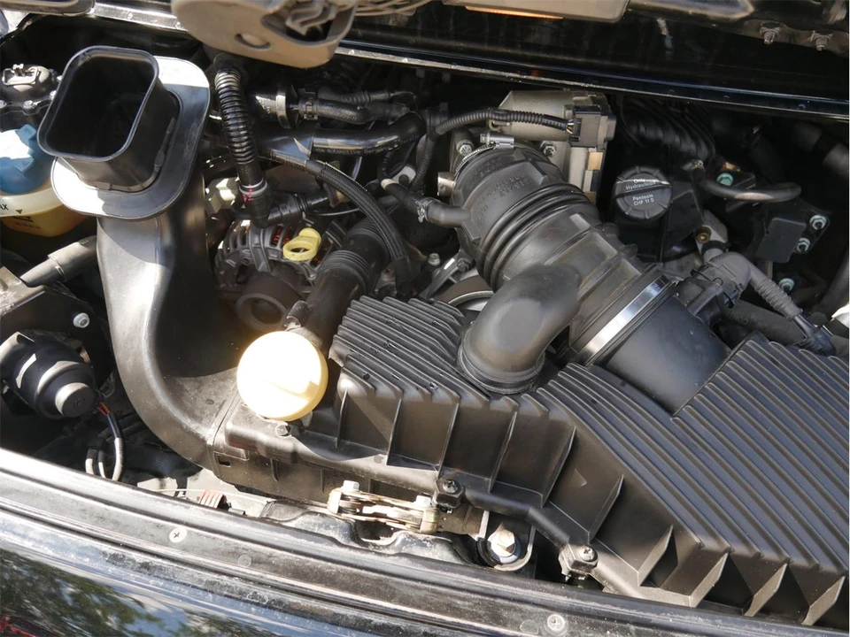 2001 Porsche 996 Carrera - Image 18 of 31