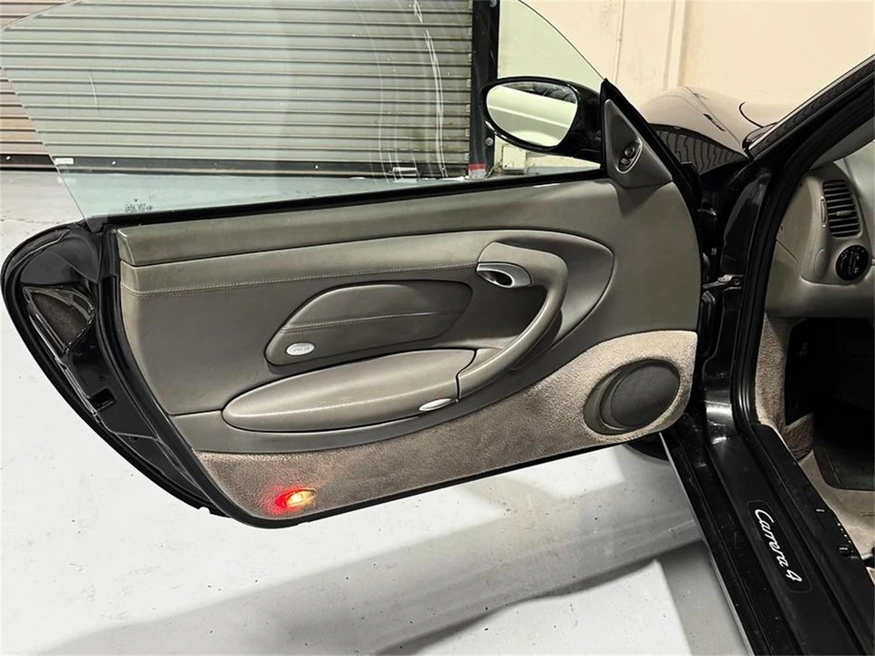 2001 Porsche 996 Carrera - Image 11 of 31