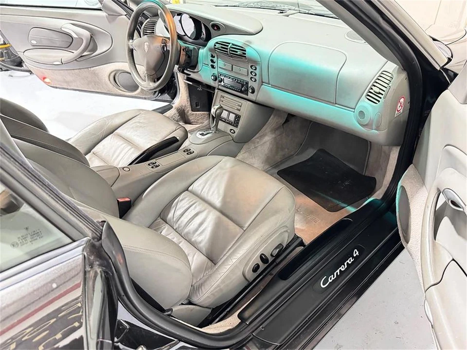 2001 Porsche 996 Carrera - Image 8 of 31