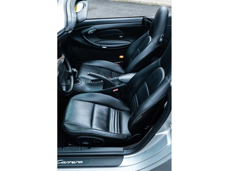 2001 Porsche 996 Carrera - Image 26 of 31