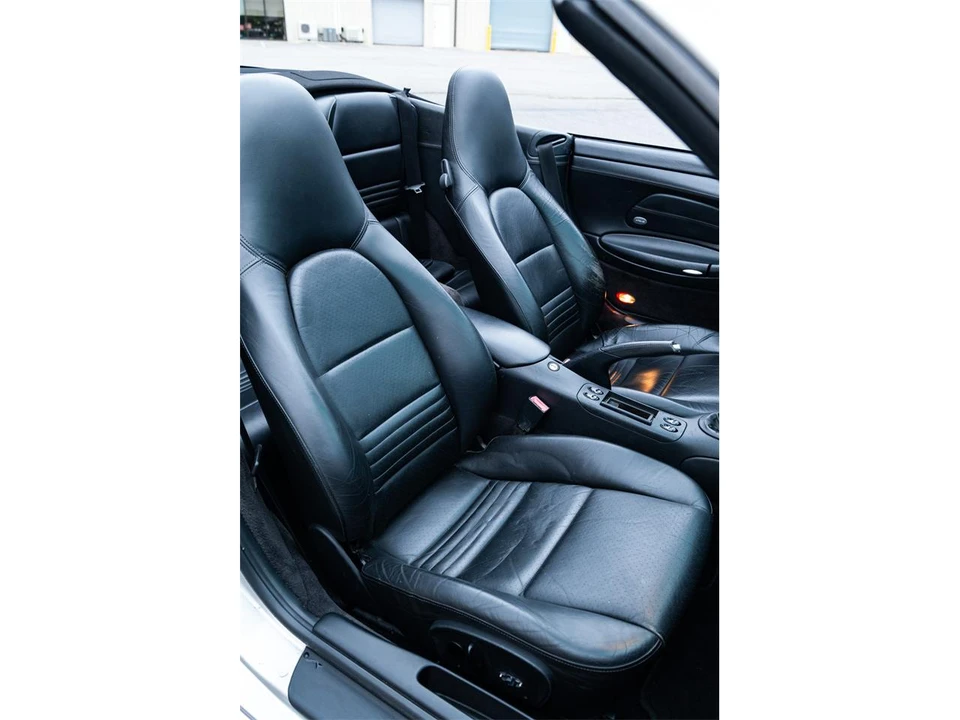 2001 Porsche 996 Carrera - Image 28 of 31