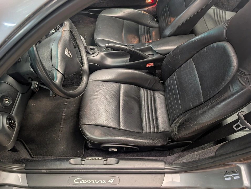 2001 Porsche 996 Carrera - Image 12 of 31