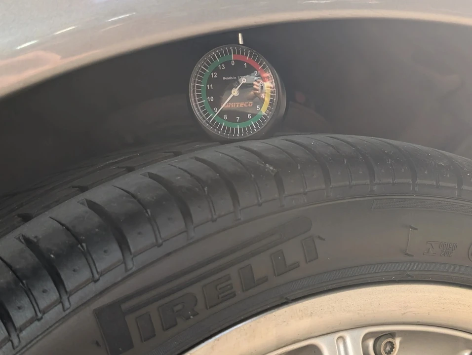 2001 Porsche 996 Carrera - Image 28 of 31