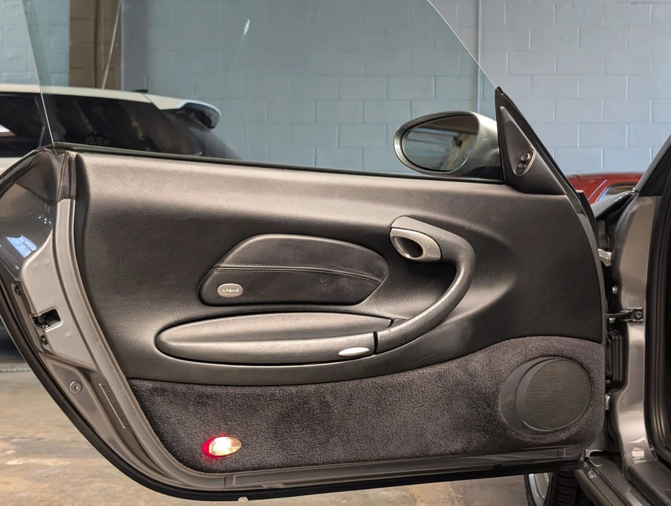 2001 Porsche 996 Carrera - Image 13 of 31