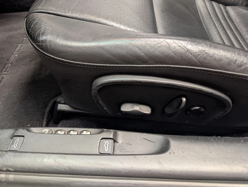 2001 Porsche 996 Carrera - Image 11 of 31