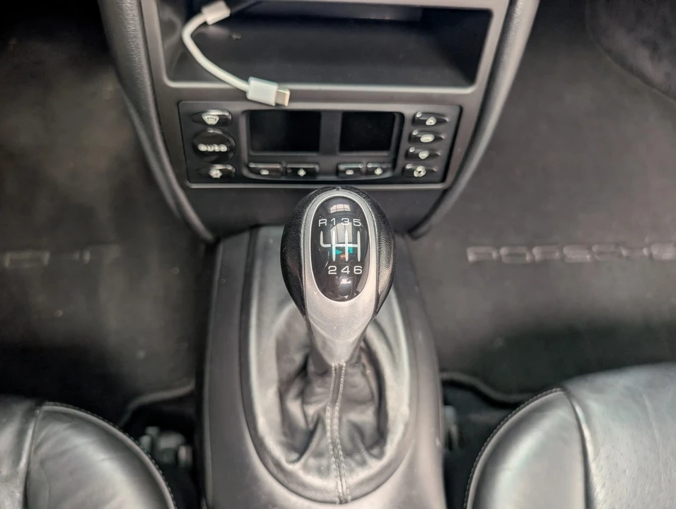2001 Porsche 996 Carrera - Image 16 of 31