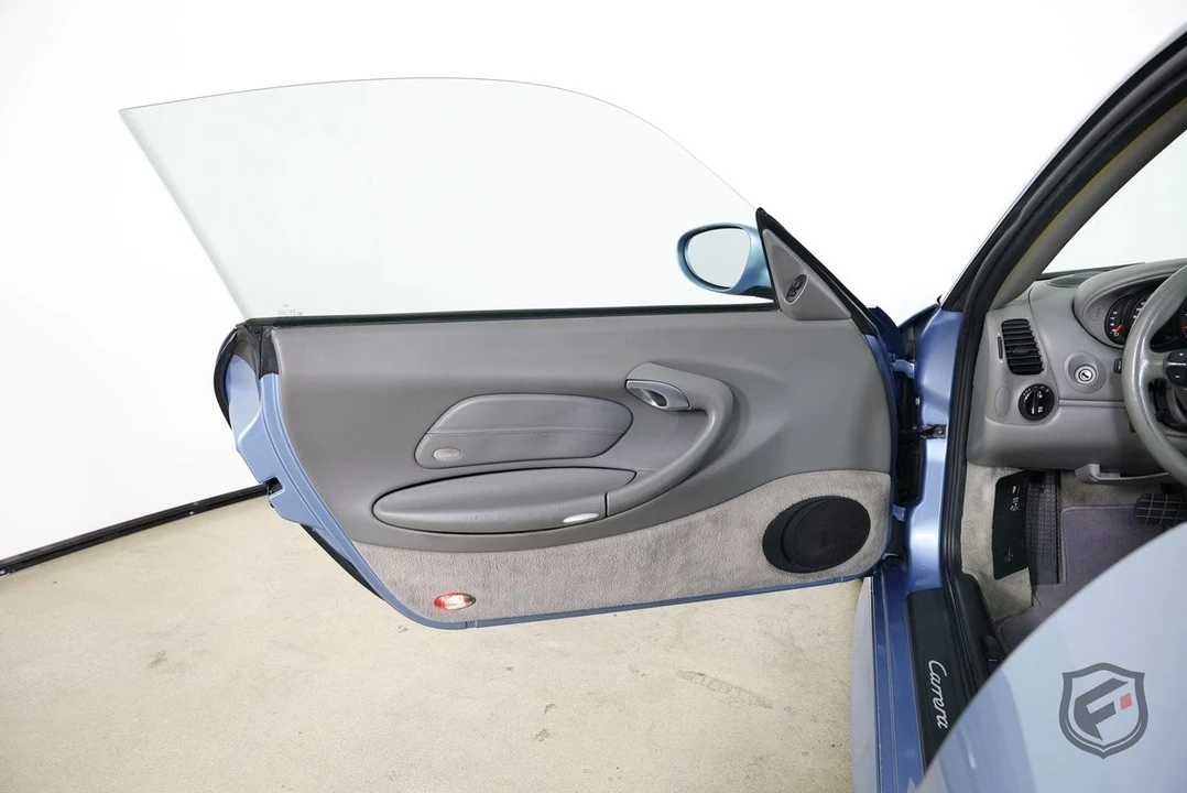 2001 Porsche 996 Carrera - Image 13 of 21