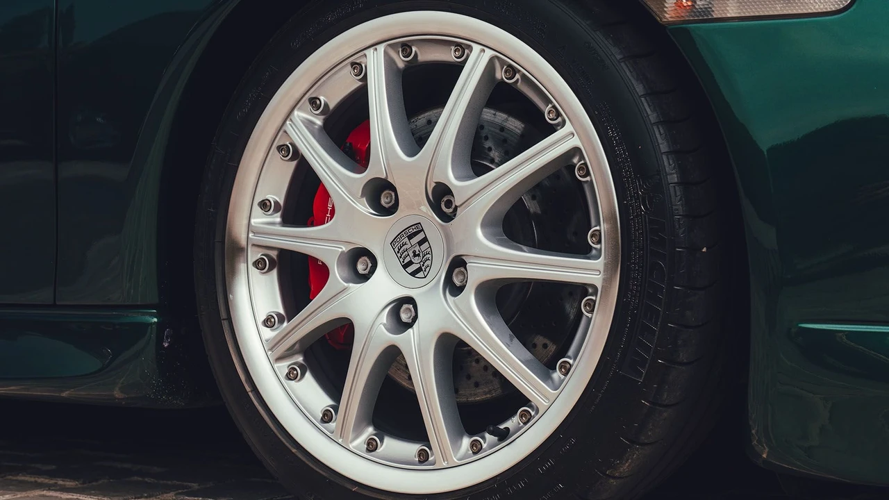 2001 Porsche 996 GT3 - Image 30 of 31