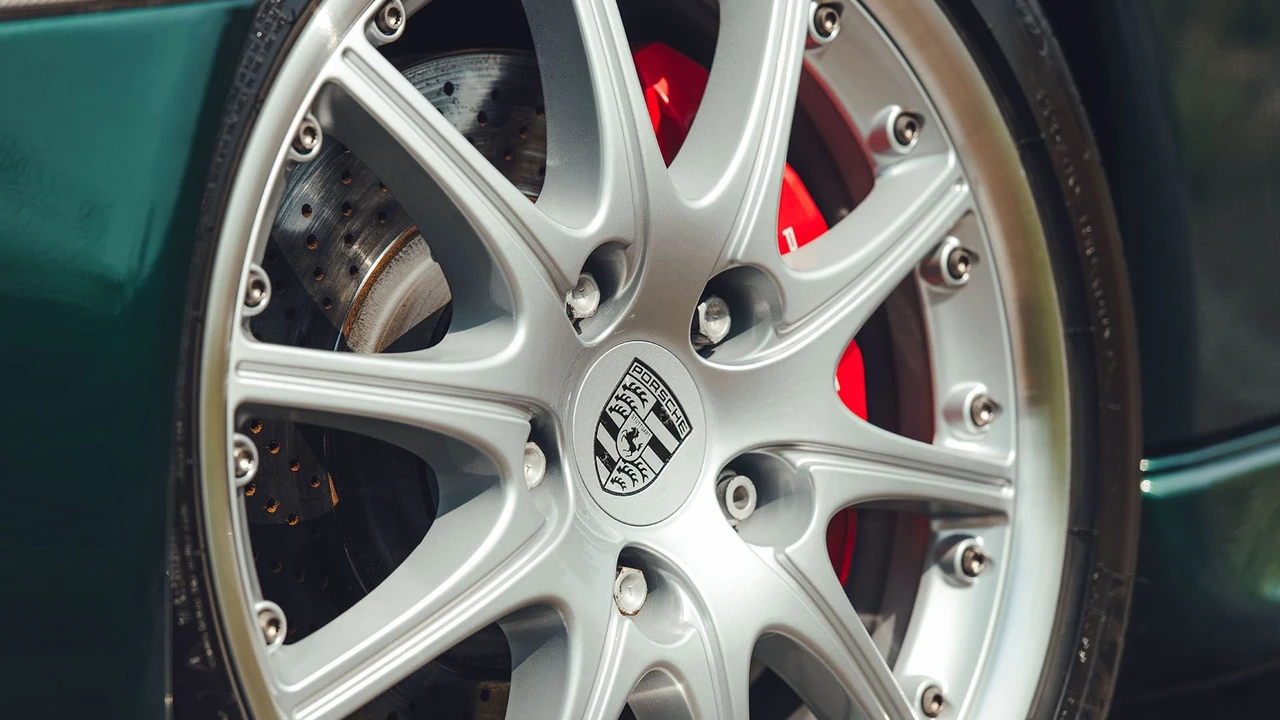 2001 Porsche 996 GT3 - Image 25 of 31