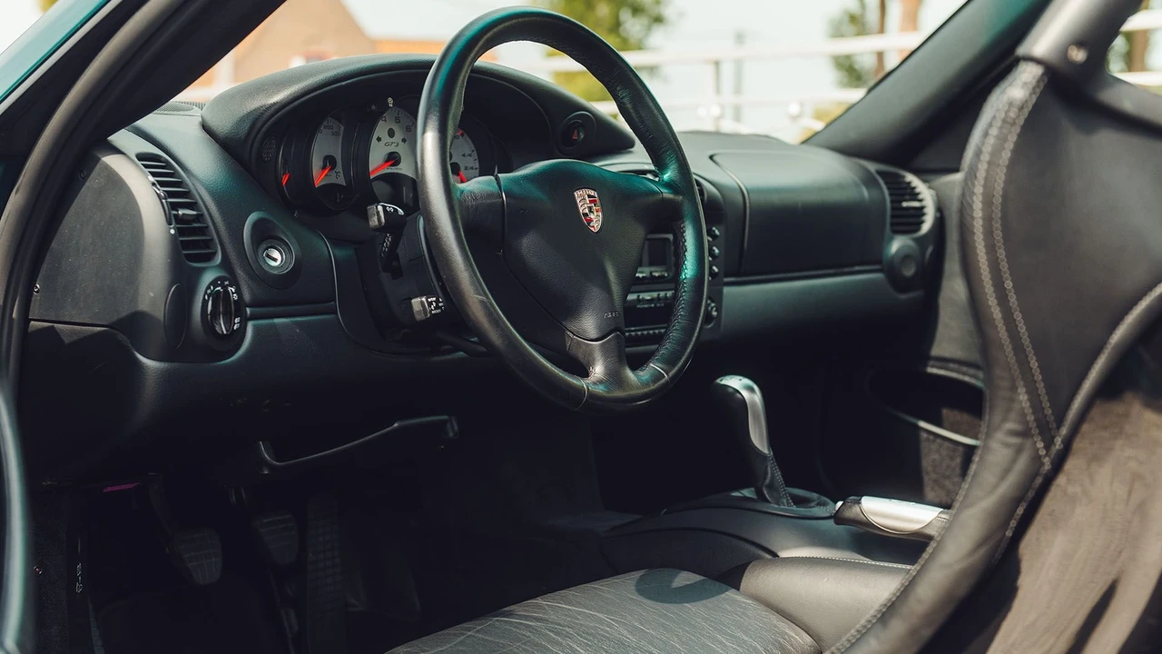 2001 Porsche 996 GT3 - Image 2 of 31