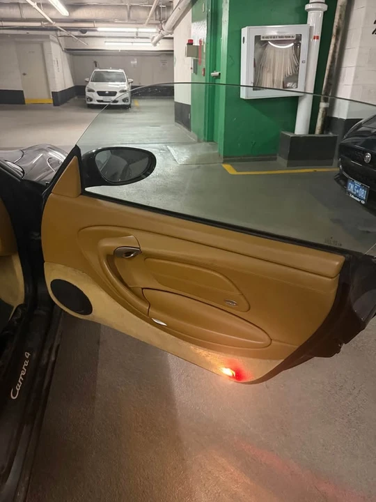 2001 Porsche 996 Carrera - Image 12 of 16