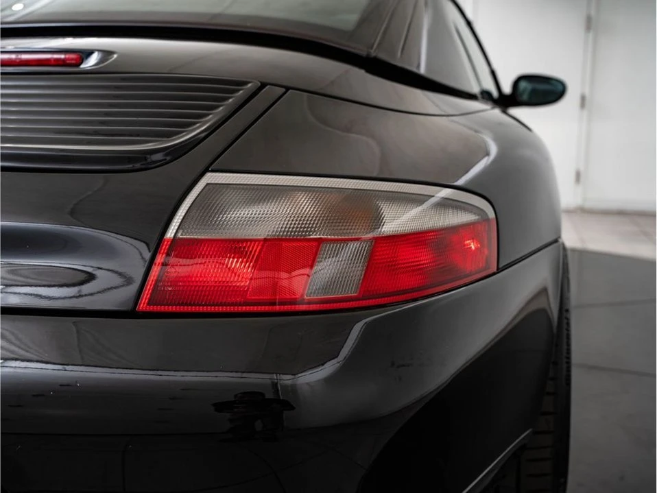 2001 Porsche 996 Carrera - Image 12 of 20