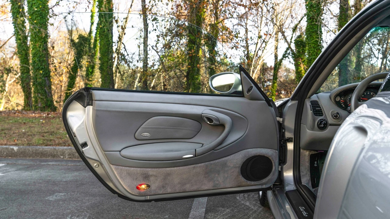 2001 Porsche 996 Turbo - Image 17 of 31