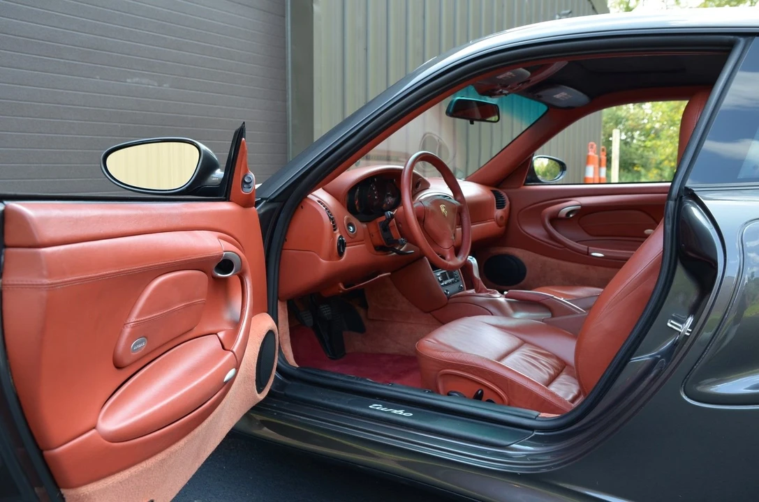 2001 Porsche 996 Turbo - Image 7 of 17