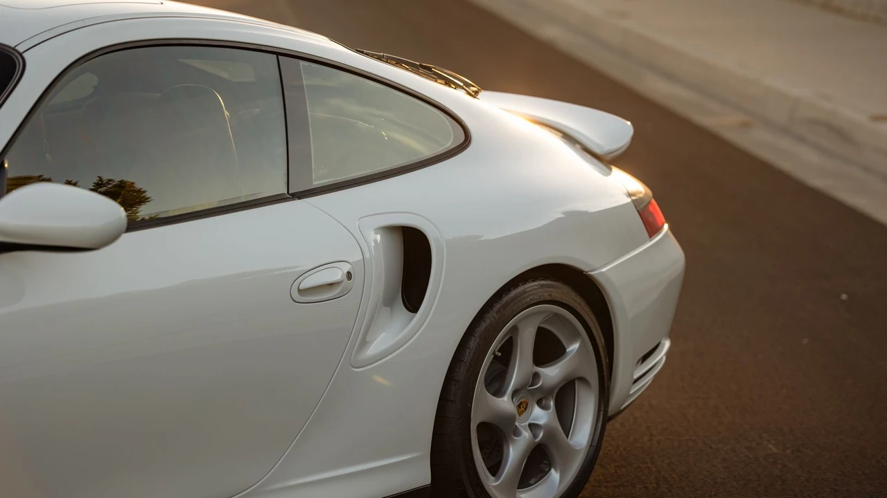 2001 Porsche 996 Turbo - Image 14 of 31