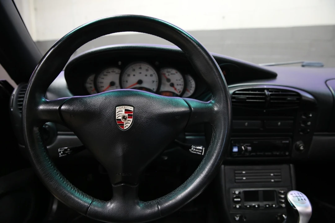 2001 Porsche 996 Carrera - Image 25 of 31