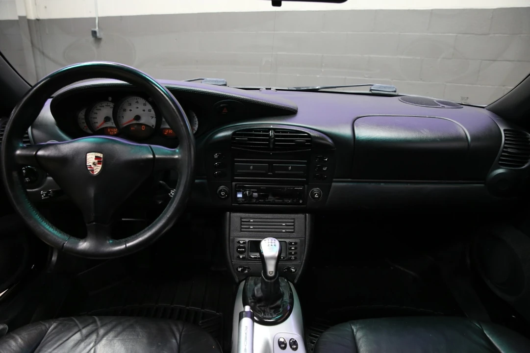 2001 Porsche 996 Carrera - Image 10 of 31