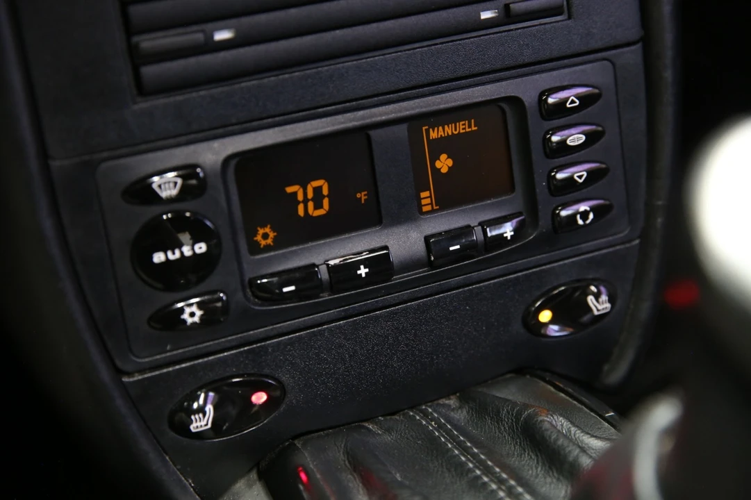 2001 Porsche 996 Carrera - Image 30 of 31