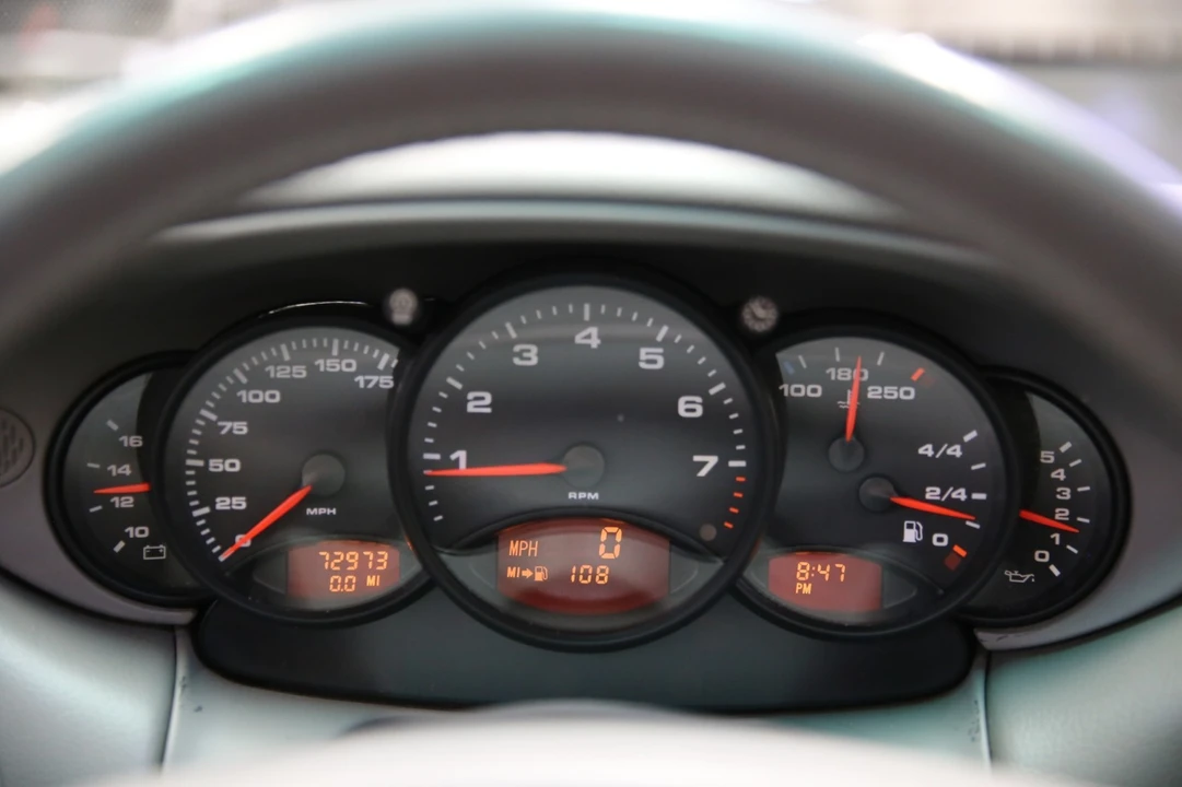 2001 Porsche 996 Carrera - Image 28 of 31
