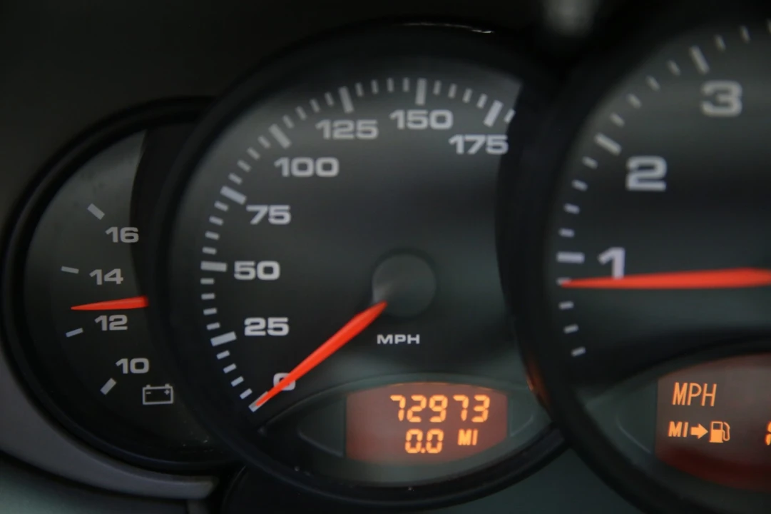 2001 Porsche 996 Carrera - Image 8 of 31