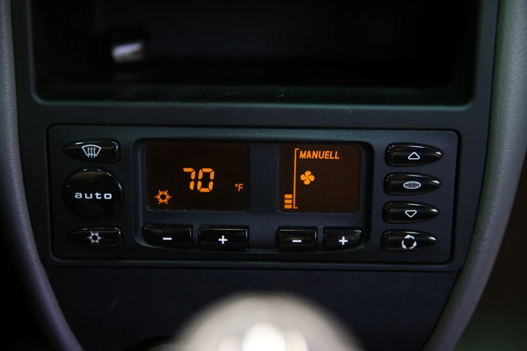 2001 Porsche 996 Carrera - Image 29 of 31