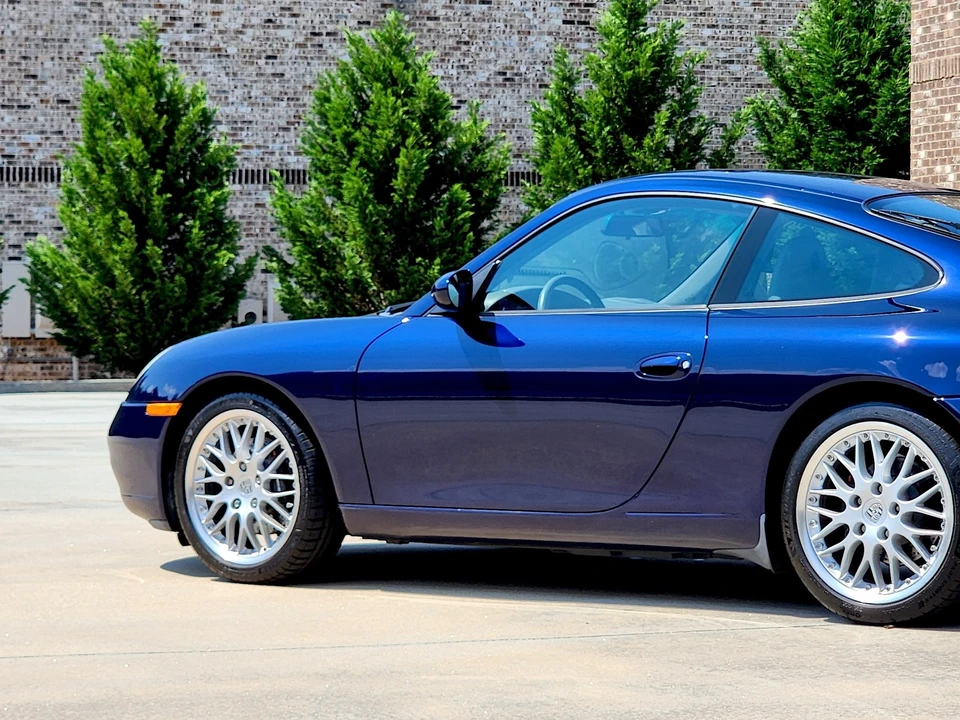 2001 Porsche 911 - Image 12 of 31