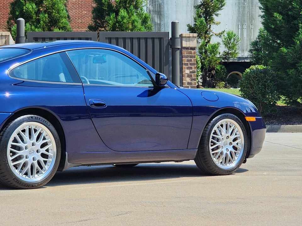 2001 Porsche 911 - Image 17 of 31
