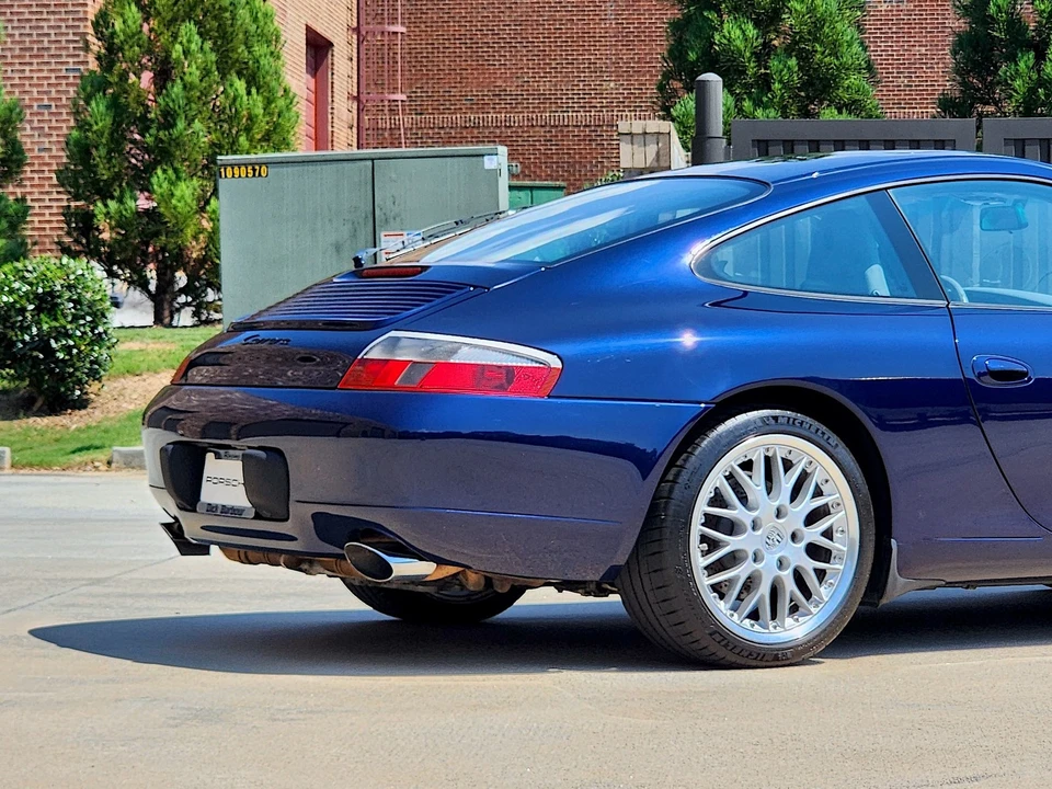 2001 Porsche 911 - Image 18 of 31