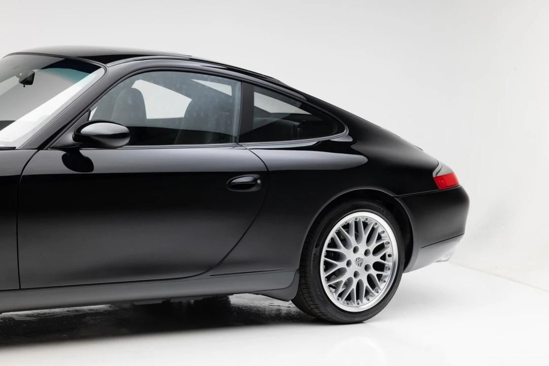 2001 Porsche 996 Carrera - Image 10 of 31