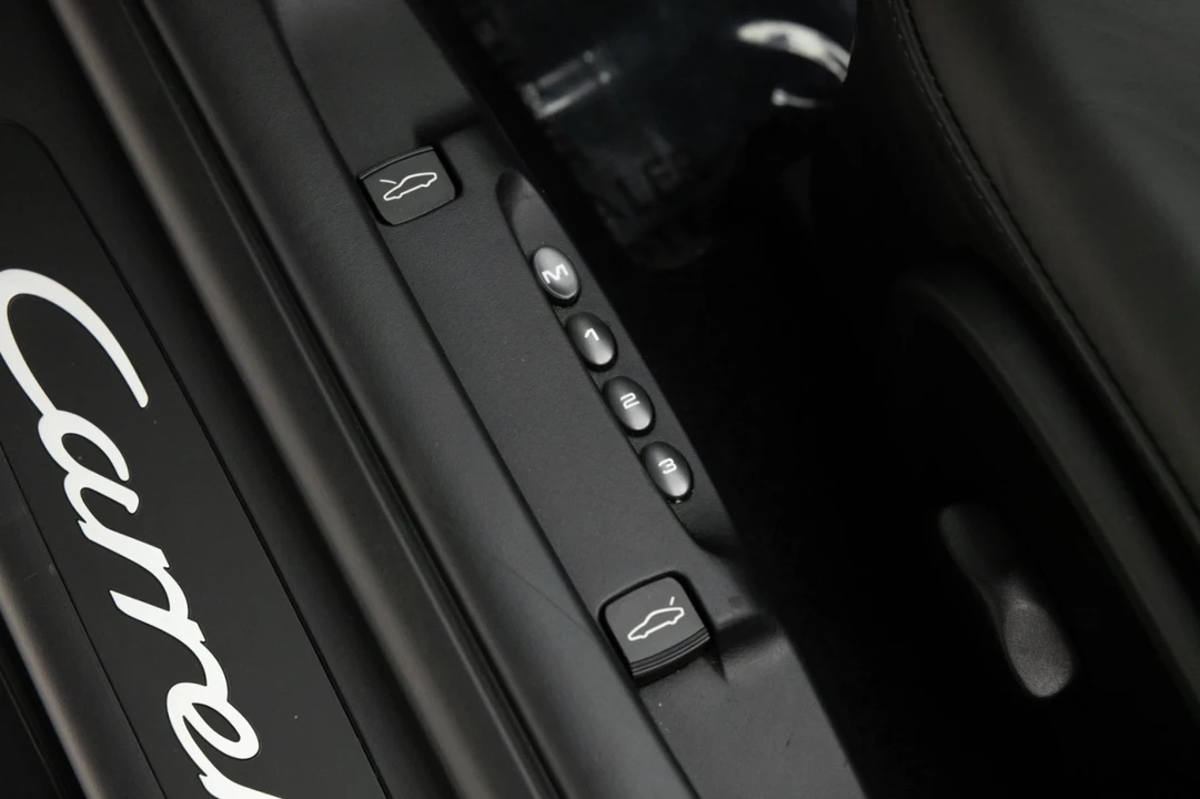 2001 Porsche 996 Carrera - Image 17 of 31