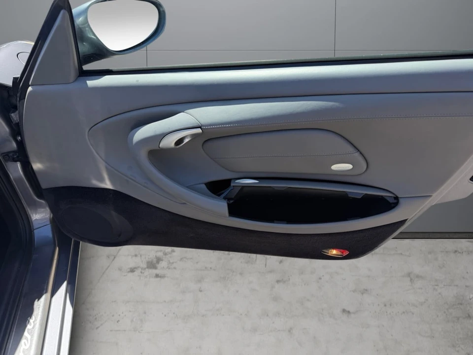 2001 Porsche 911 - Image 18 of 26