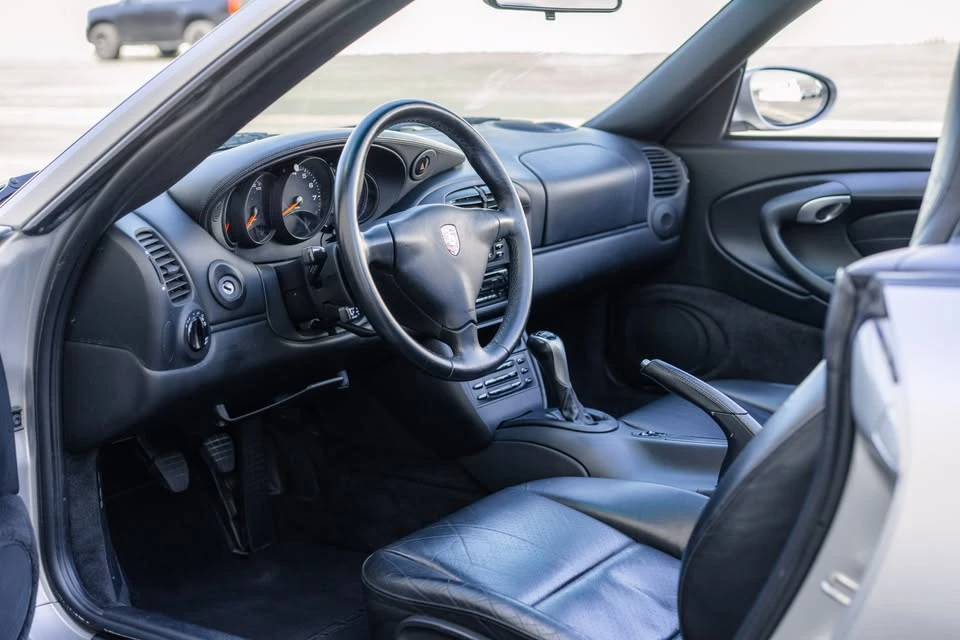 2001 Porsche 996 Carrera - Image 10 of 16