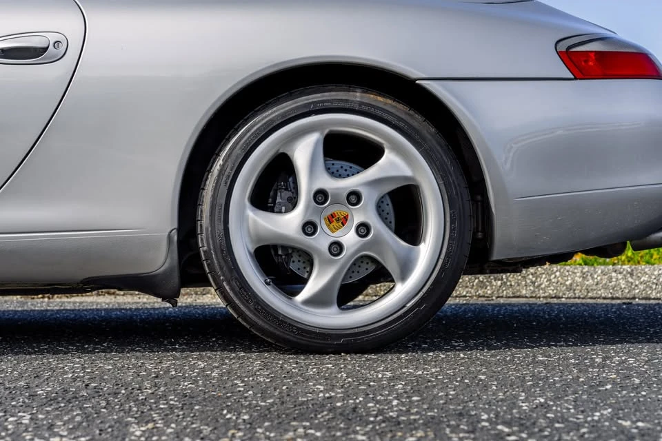 2001 Porsche 996 Carrera - Image 9 of 16