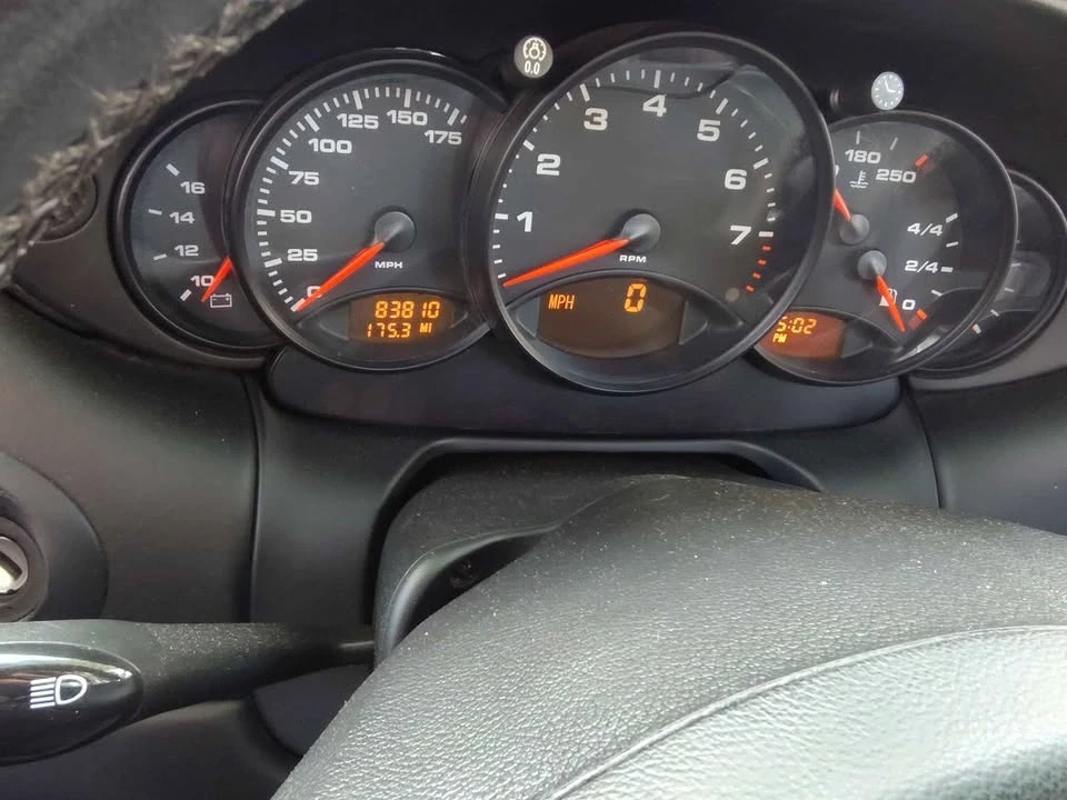2001 Porsche 996 Carrera 4 - Image 6 of 8