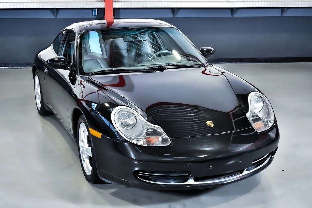 2001 Porsche 996 Carrera 4 - Image 4 of 30