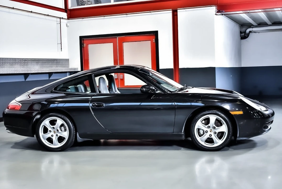 2001 Porsche 996 Carrera 4 - Image 13 of 30